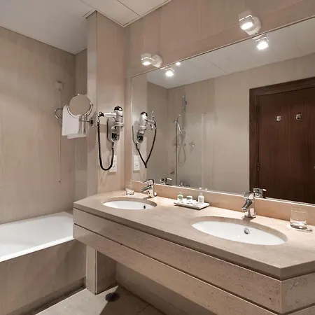 Nh Campo Grande 4* ליסבון
