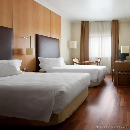Отель Nh Campo Grande 4*
